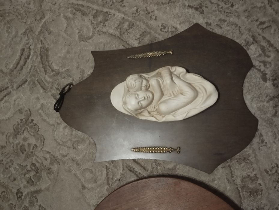 Настінні пано матері та дитини ,Діви Марії