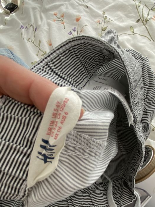 Spodenki w paski r. 116 H&M