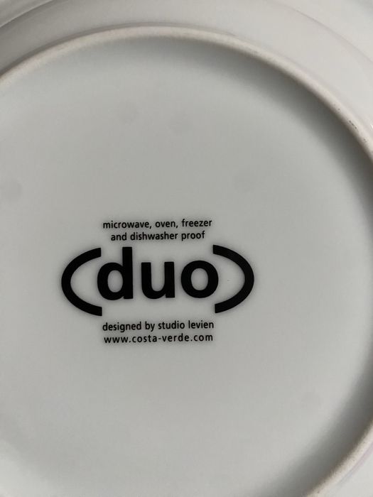 Pratos de sopa brancos