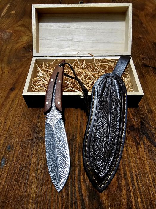 Zestaw Upominkowy: Nóż Obozowy/Bushcraftowy – Idealny na Wyprawy