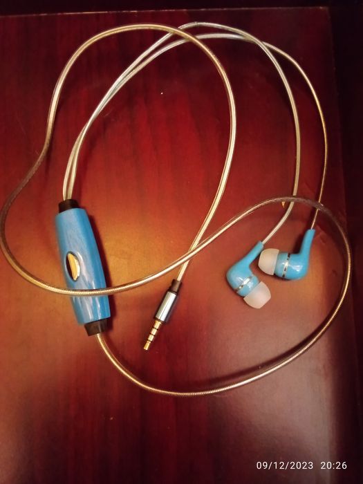 Навушники з мікрофоном