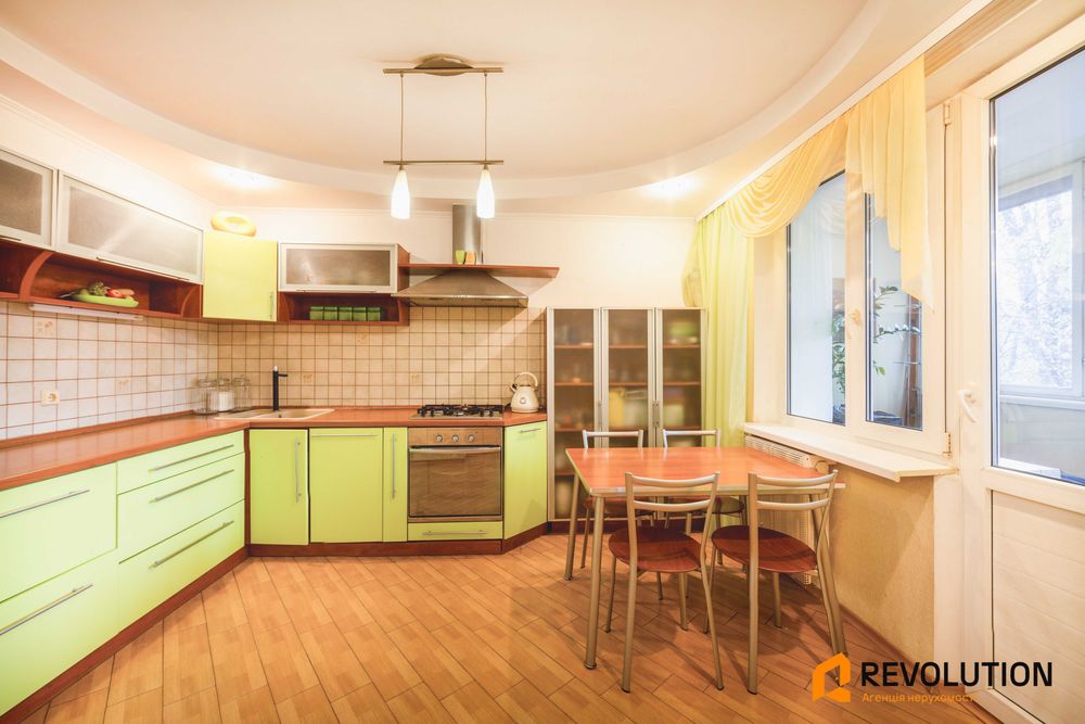 Без комісії. Продаж 3кім. квартири з ремонтом біля метро Васильківська. Ваучер, дмж, Голосіївський район