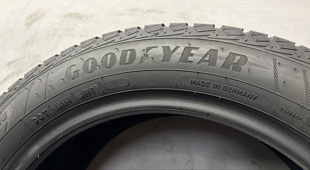 215/50/17 95V Goodyear Vector 4Seasons Gen-2