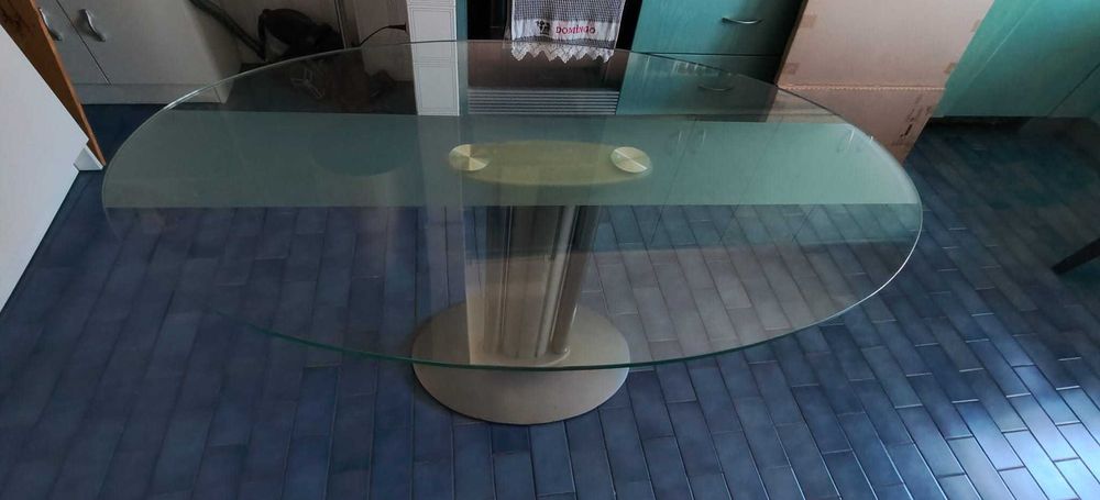 Mesa com tampo em vidro