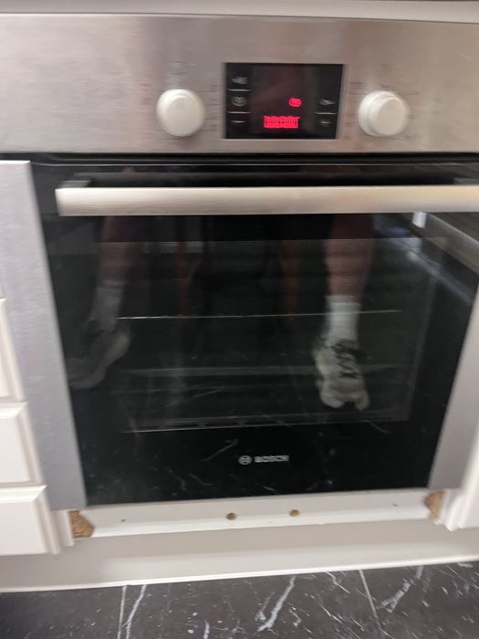 Placa de induçao com A função Booster (ou Power Boost) + Forno com sistema autolimpesa / ambos os eletrodomestico têm classificaçao energetica A++