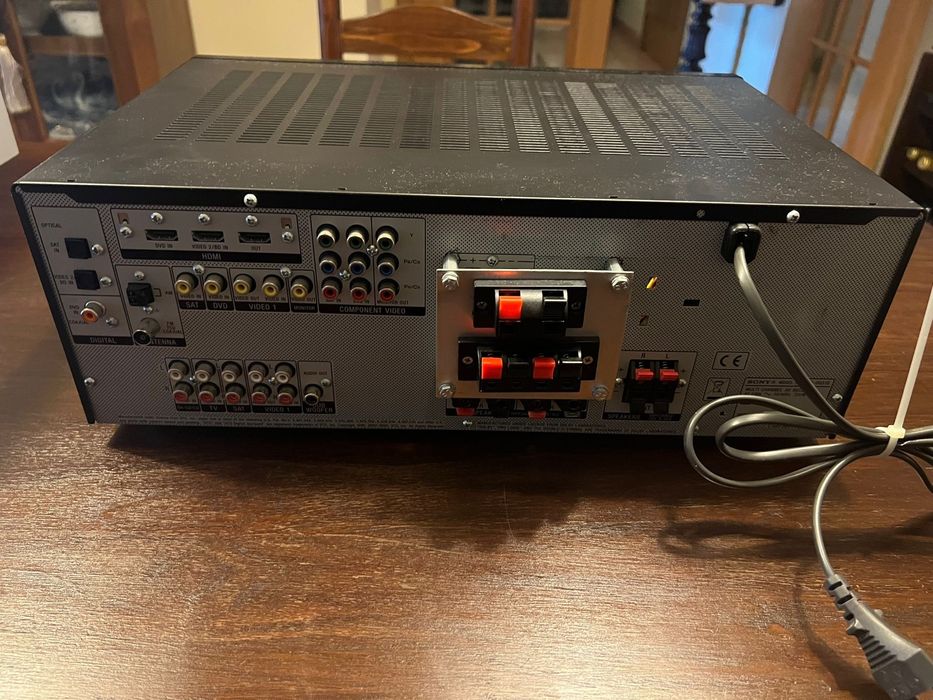 Amplificador Sony e colunas Kef 5.1