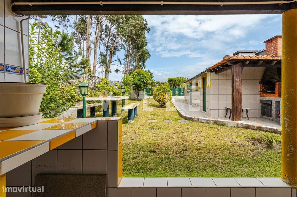 MORADIA GEMINADA T3 remodelada com anexos e terreno c/ árvores de frut