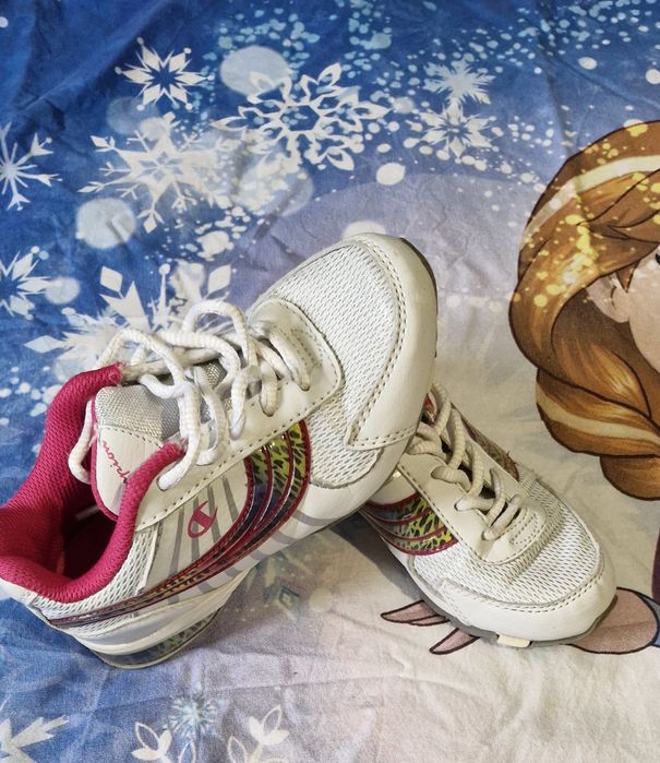 Кросівки на дівчинку