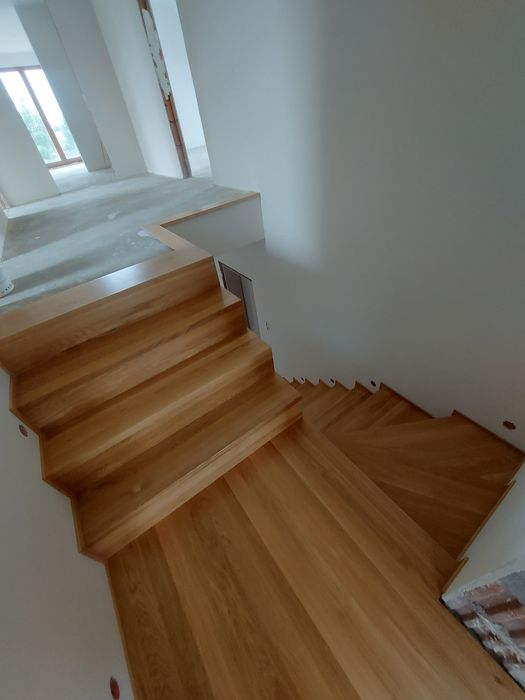 Schody wewnętrzne, na konstrukcji ,na beton, trepy