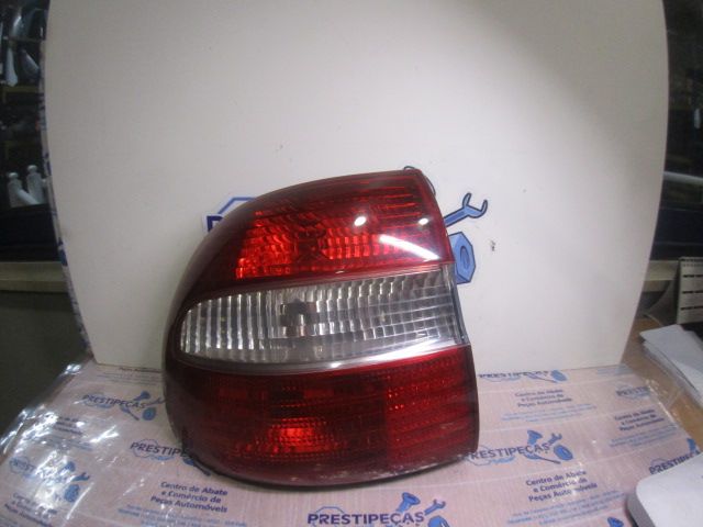 Farolim esquerdo VOLVO V40 Combi (VW)