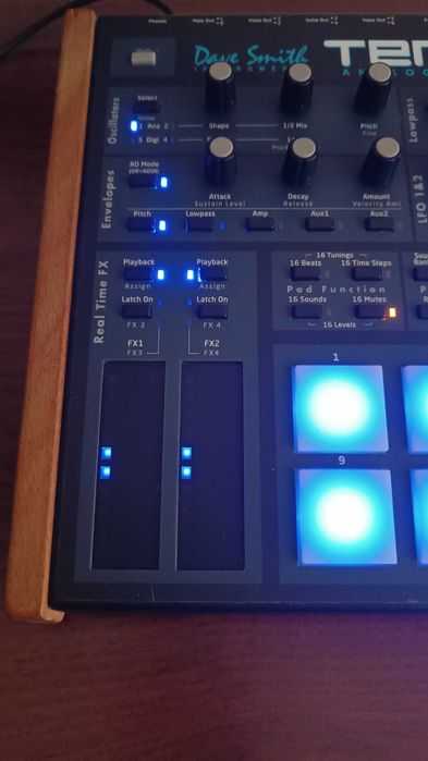 DSI Tempest - Analogowy syntezator automat perkusyjny + decksaver. Made in USA