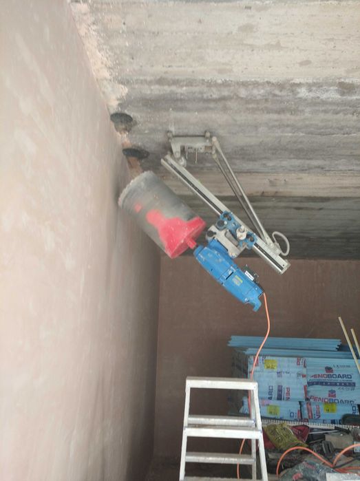 Алмазне свердління отворів коронками. Різка бетону.