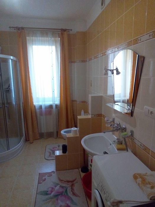 Продаж великого будинку в Сваляві