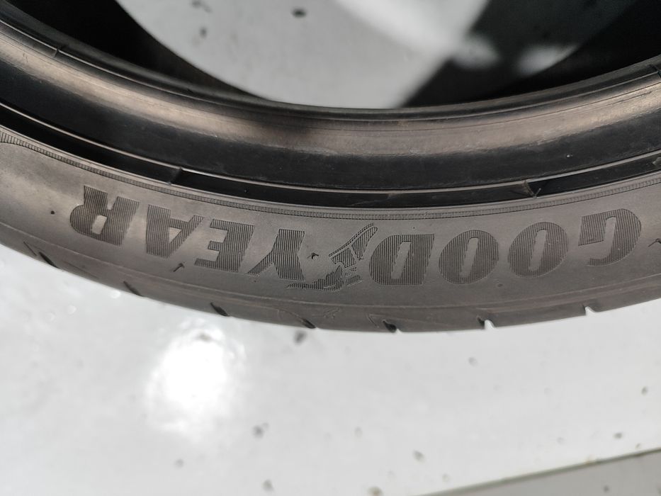 2 pneus semi novos 255-35R19 Good year RFT - Oferta dos Portes