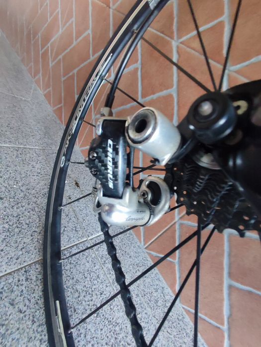 Bicicleta de estrada em carbono GOKA