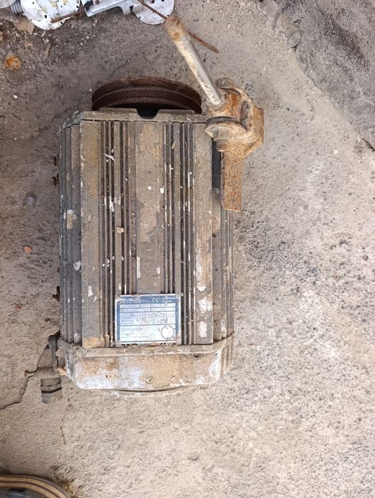 Генератор рефрижератора на 220/380 вольт. Frigoblock G12. С шкивом Б/У