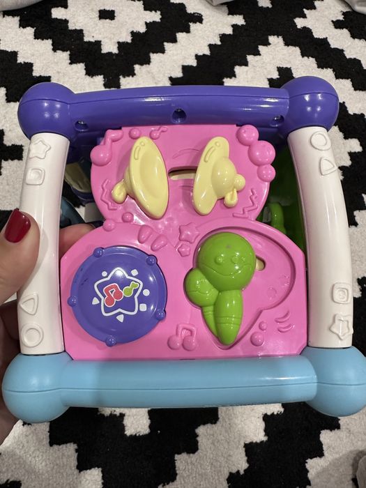 Розвиваючий інтерактивний Бізікуб від VTech (анг. мова)