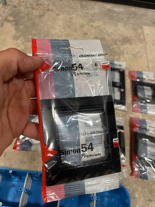 Zestaw ramek i przełączników Simon