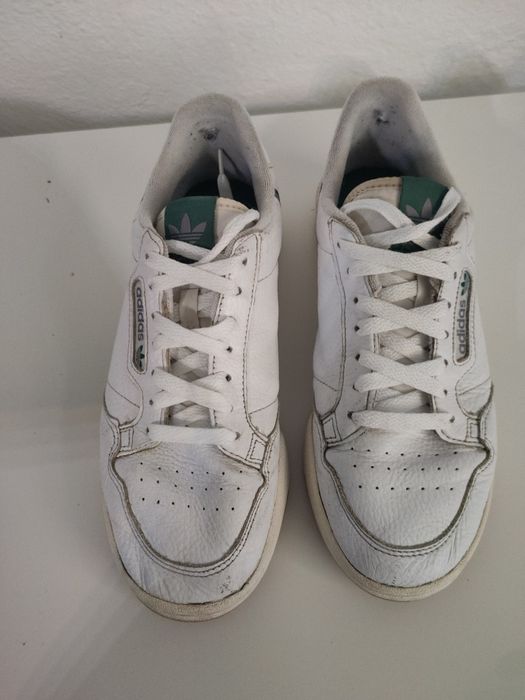 Tênis Adidas Continental
