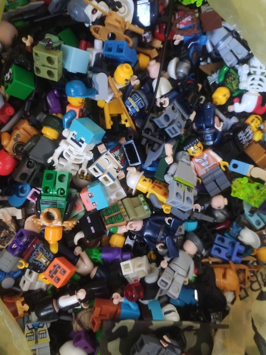 LEGO мініфігурки + зброя, броня, аксесуари (лот)