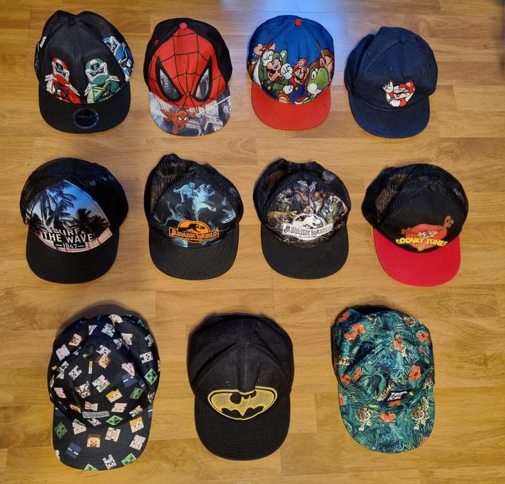 Czapki z daszkiem dziecięce h&m, sinsay, reserved