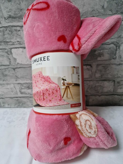 Miękki różowy koc w cynamonki serduszka i kokardki