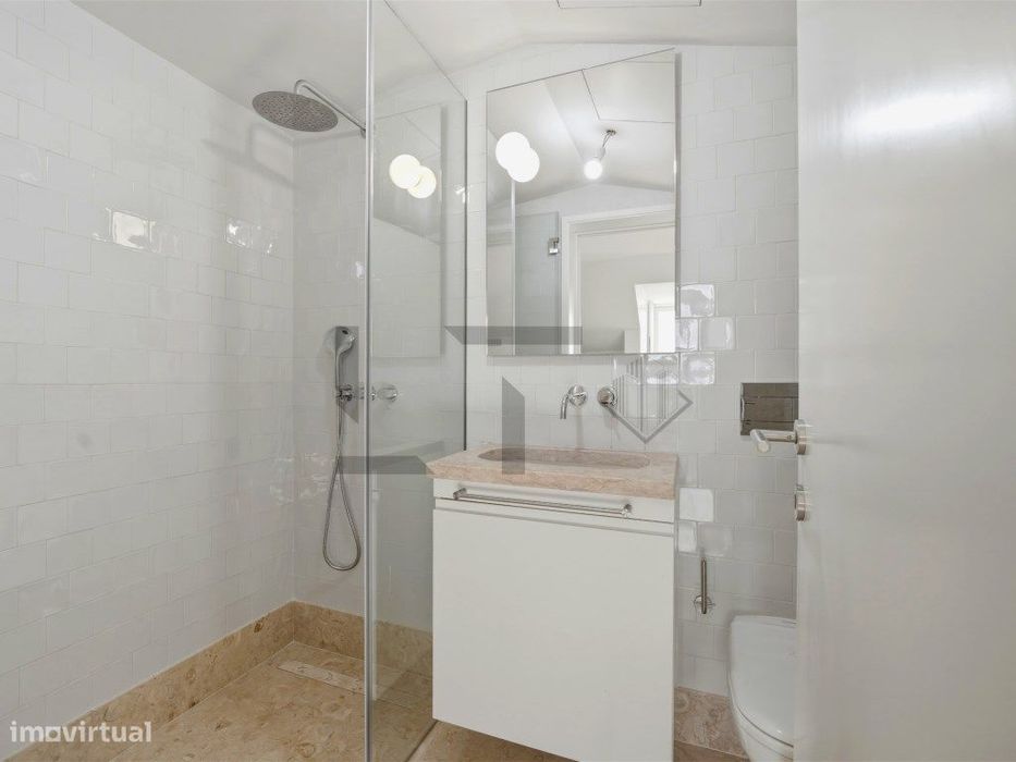 Apartamento T2 com Garagem para Venda junto à Av. da Liberdade, Lisboa