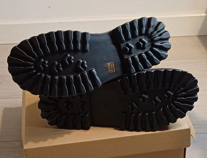 Buty lekko ocieplne mega są