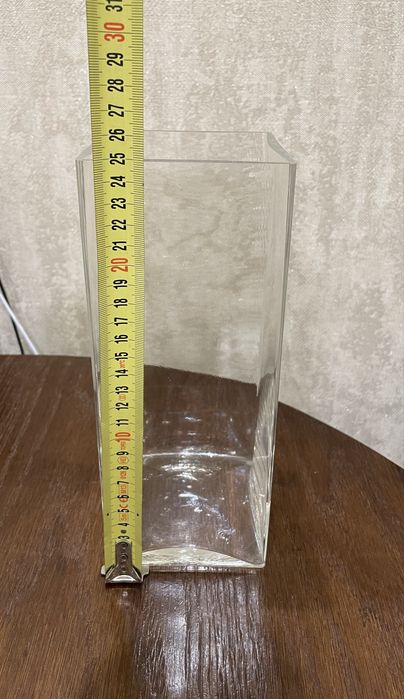 Ваза для квітів скляна