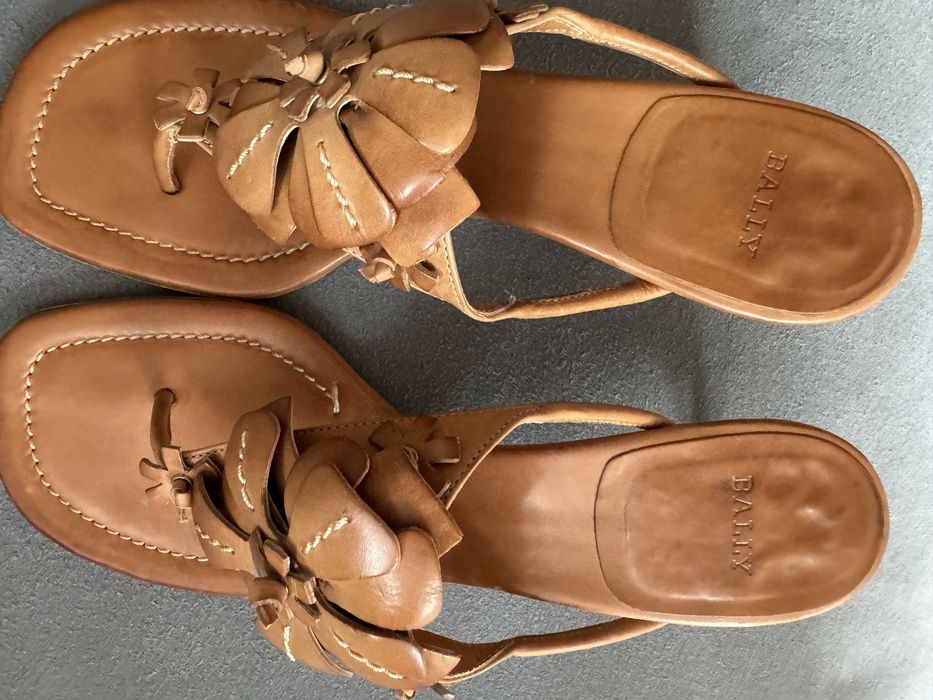 Bally босоніжки через палець