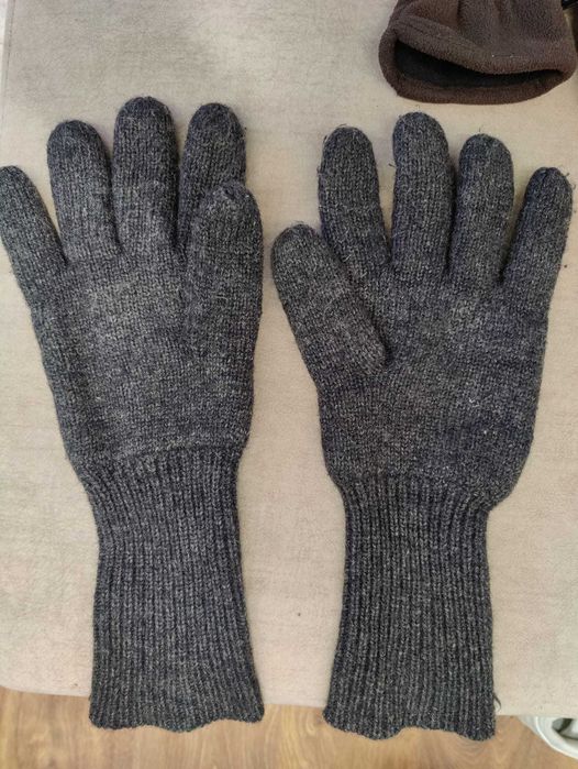 3 pares de luvas praticamente novas tam. M. 3€ cada ou todas 8€.