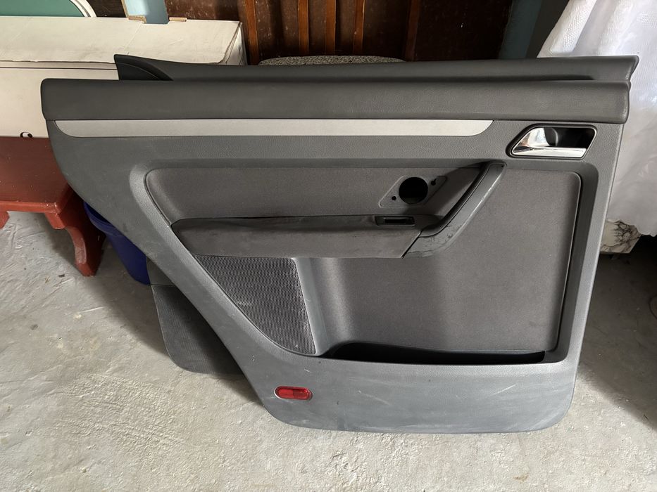 Комплект дверних карт Volkswagen Tоuran 2003-2010 рік