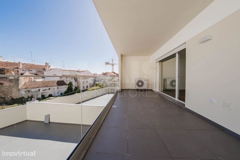 Apartamento T2 com 2 lugares de garagem