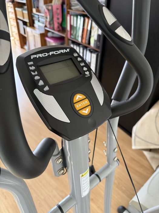 Elíptica Pro-Form – Bicicleta Elíptica de Fitness em Excelente Estado