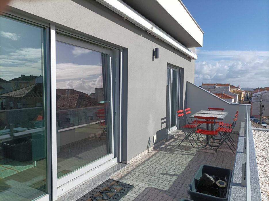 Penthouse T3 com garagem centro de Peniche.