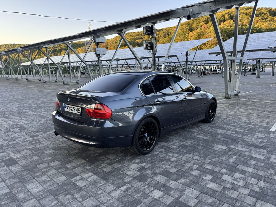 Продам BMW e90  2005