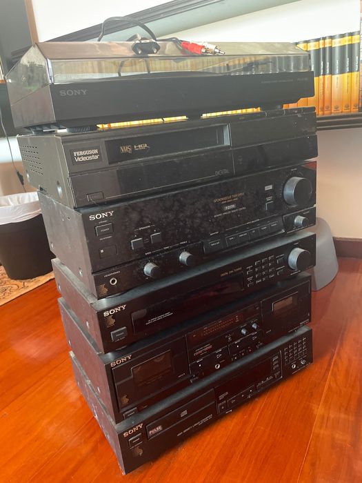 Aparelhagem Vintage Sony Componentes (Gira-Discos + Amplificador + VHS)
