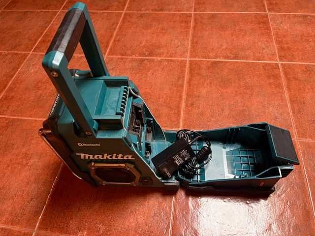Makita MR002G Rádio