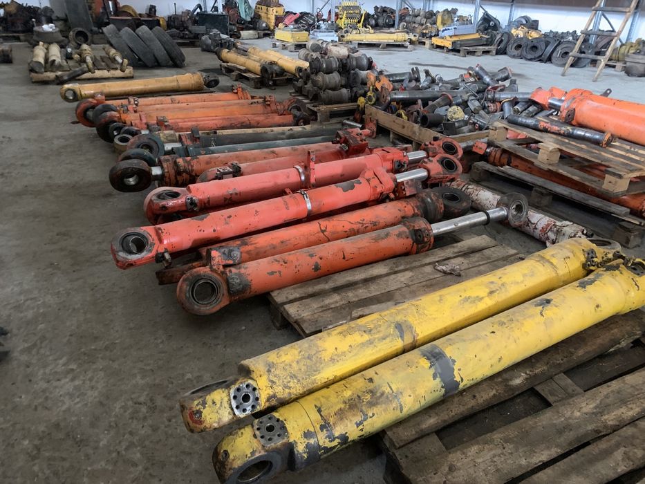 CAT 315 циліндр гідравлічний Atlas Liebherr O&k