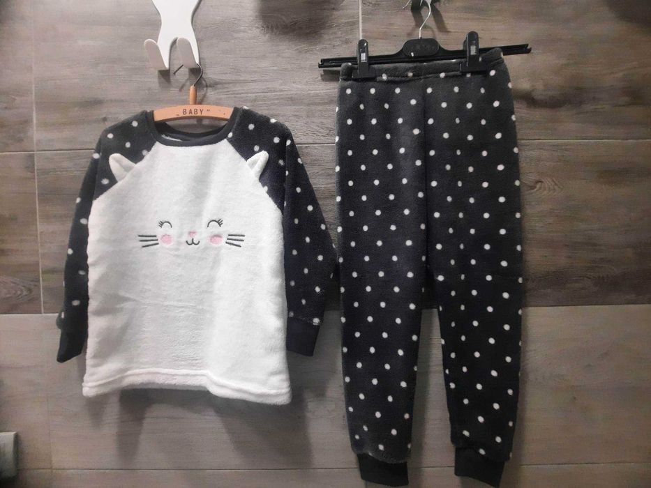 Sliczna ciepla pizamka- 110-/116  nowa