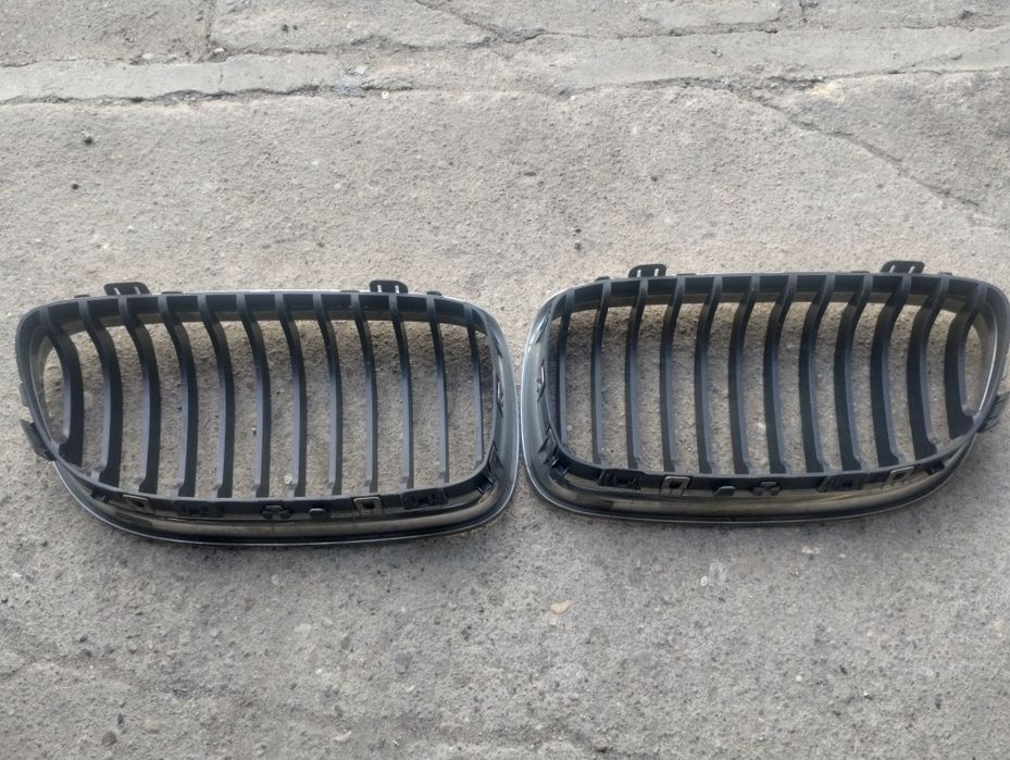 BMW E90 E91 atrapa grill nerki lift oryginał