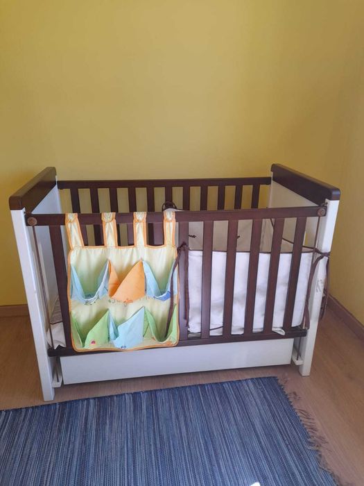 Cama de grades madeira com gaveta