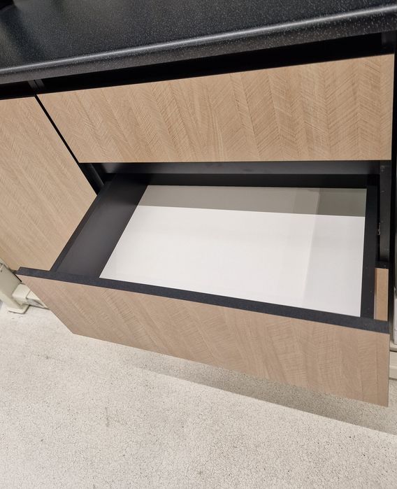 Szafka kuchenna z trzema szufladami Roma