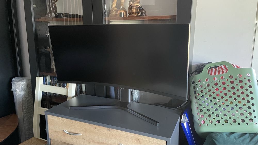 Monitor 2 K 34 cale