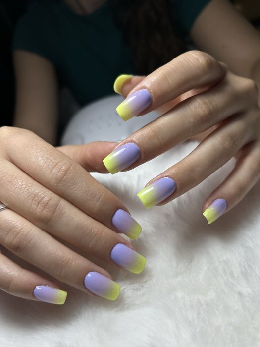 Unhas de gel e gelinho