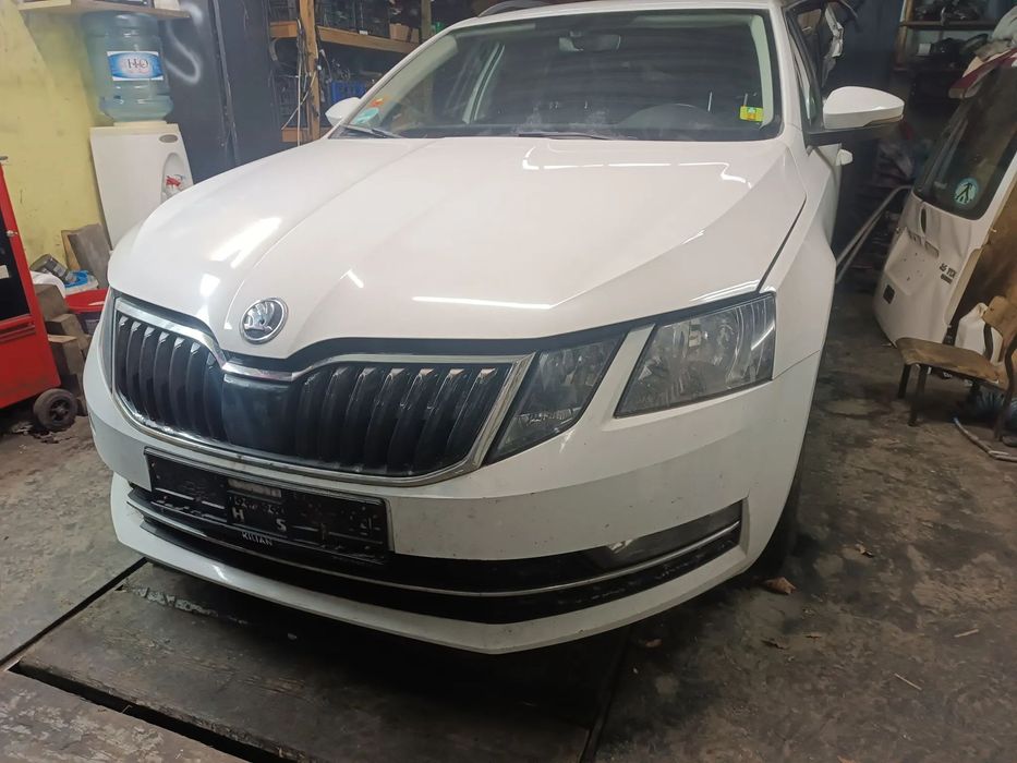 Skoda octavia 3 fl 2.0tdi maska biała