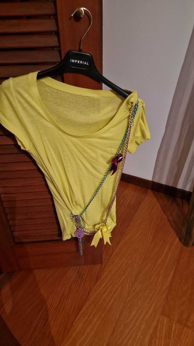 T-shirt lindíssima com aplicações