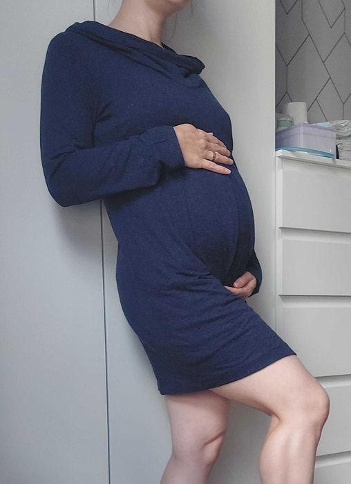 Granatowa ciepła sukienka ciążowa