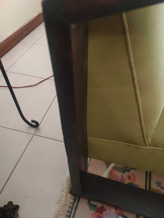 Vendo sofá de 3 lugares e uma cadeira de braços estilo Vintage