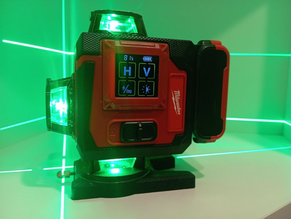 Штатив 1м. Лазерний рівень Milwaukee 4D. 2 АКБ. Кейс. Лазерный уровень